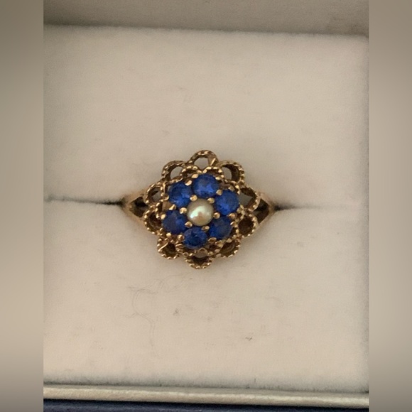 SOLD VIP Production | Flower-styled Gold Ring - Picture 2 of 3